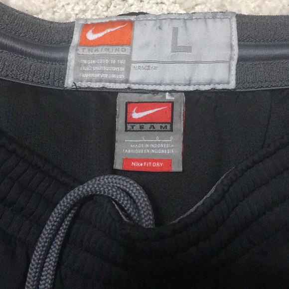 Nike football and training shorts black large - Picture 3 of 6